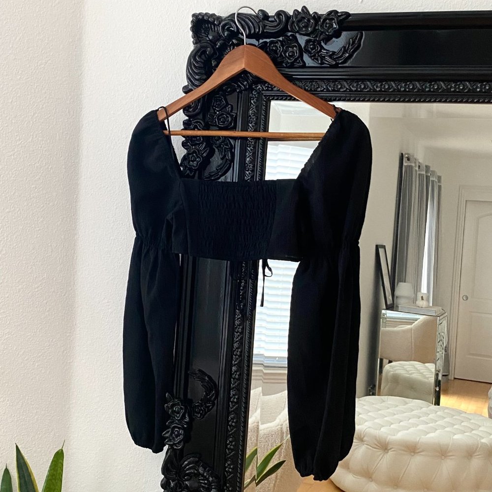 H&M | Women's Black Puff Sleeve Long Sleeve Crop Top - Picture 2 of 3